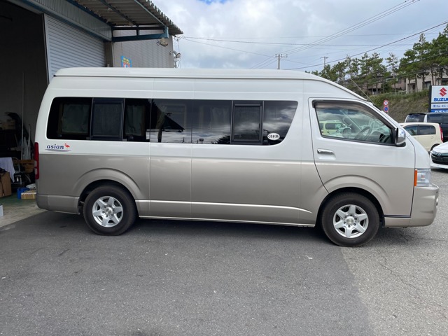 2008 Toyota Regius Ace – thumbnail 2