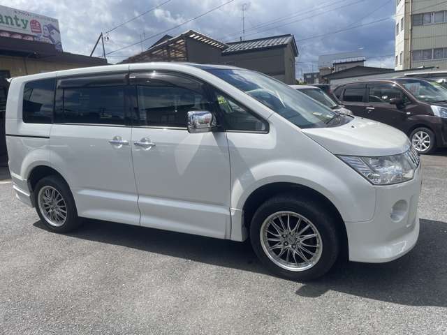 2008 Mitsubishi Delica D:5 – thumbnail 2