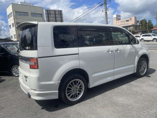 2008 Mitsubishi Delica D:5 – thumbnail 3