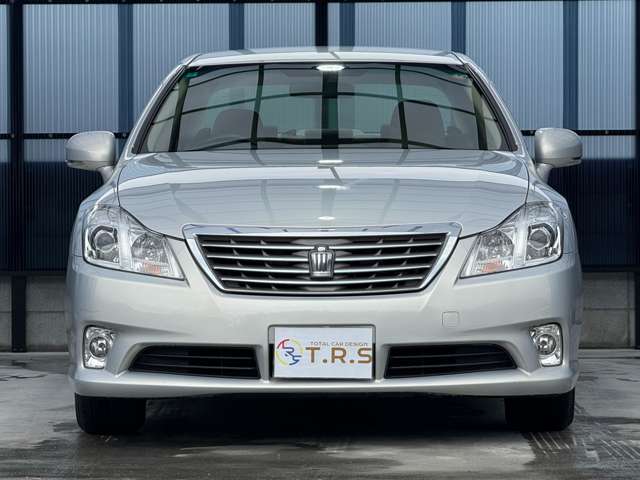 2010 Toyota Crown Royal – thumbnail 3