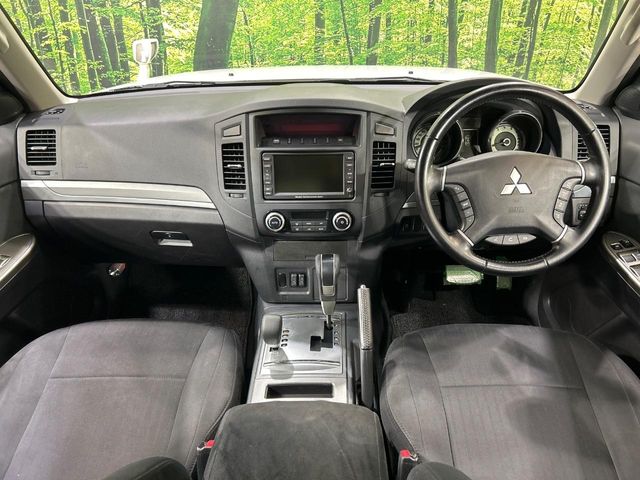 2011 Mitsubishi Pajero – thumbnail 2