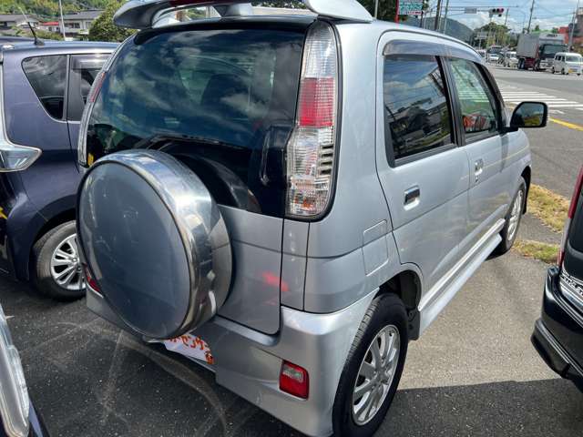 2010 Daihatsu Terios Kid – thumbnail 4