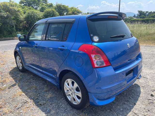 2010 Suzuki Swift – thumbnail 4