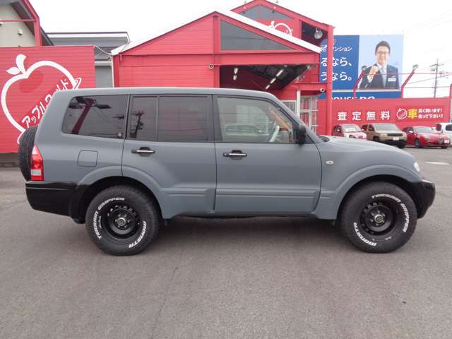2004 Mitsubishi Pajero – thumbnail 4