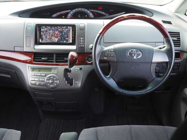 2009 Toyota Estima – thumbnail 2