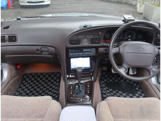 1993 Nissan Infiniti Q45 – thumbnail 3
