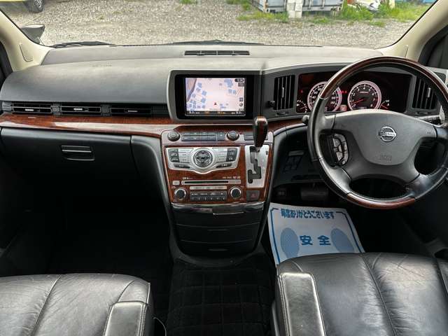 2009 Nissan Elgrand – thumbnail 2