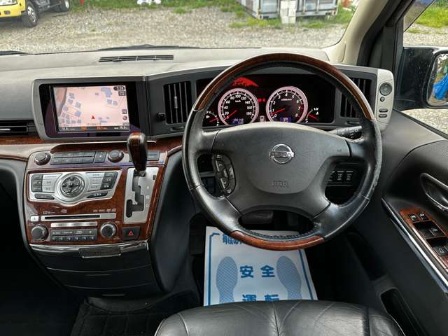 2009 Nissan Elgrand – thumbnail 3