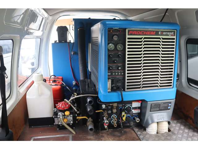 2010 Toyota Hiace – thumbnail 2
