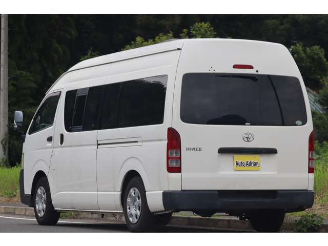 2010 Toyota Hiace – thumbnail 3
