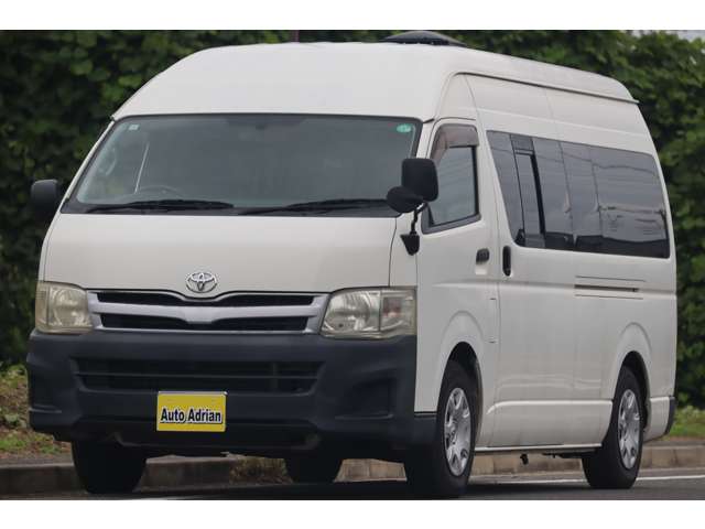 2010 Toyota Hiace – thumbnail 4