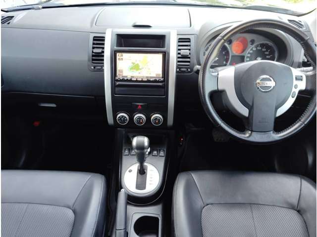 2010 Nissan X-Trail – thumbnail 2