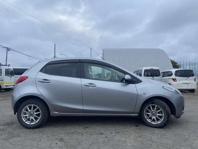 2010 Mazda Demio – thumbnail 4