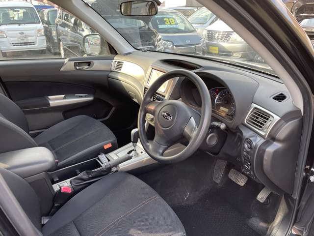 2010 Subaru Forester – thumbnail 2