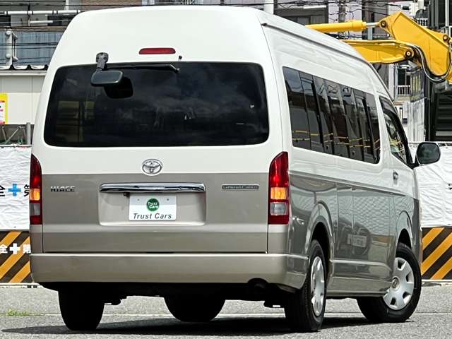 2005 Toyota Hiace – thumbnail 2
