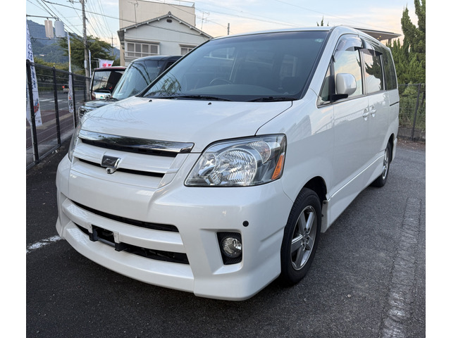 2005 Toyota Noah