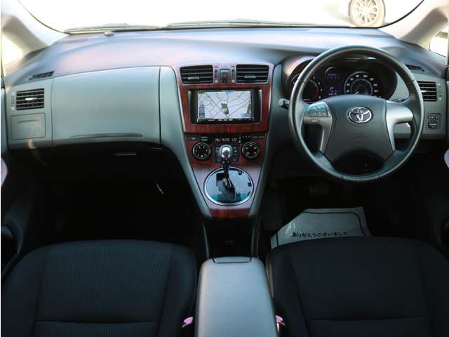 2009 Toyota Mark X Zio – thumbnail 4