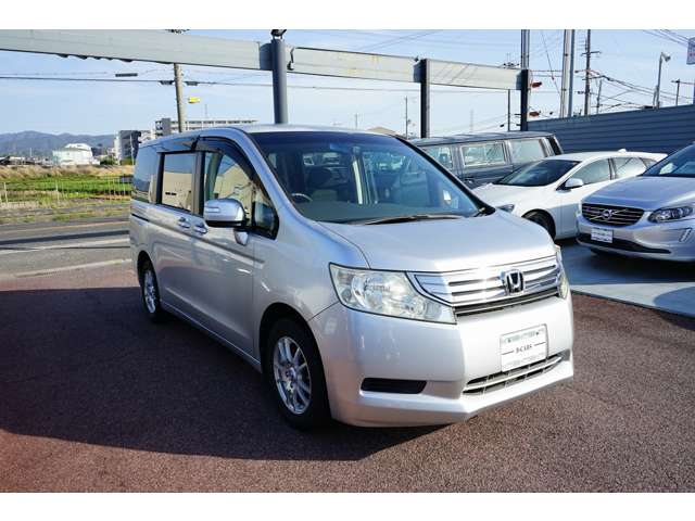 2010 Honda Stepwgn – thumbnail 2