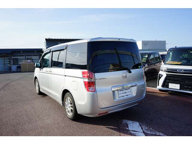 2010 Honda Stepwgn – thumbnail 4