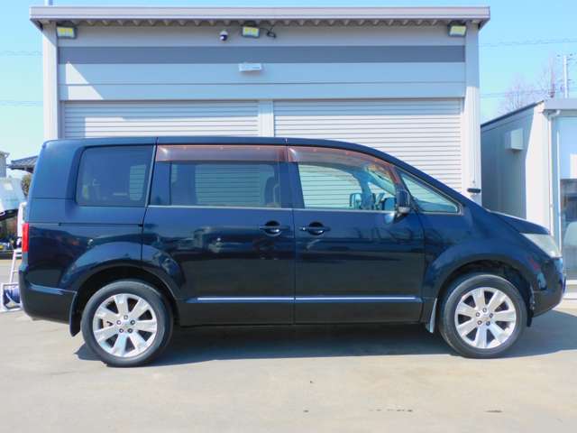 2008 Mitsubishi Delica D:5 – thumbnail 4