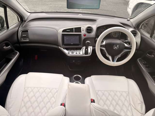 2010 Honda Stream – thumbnail 3