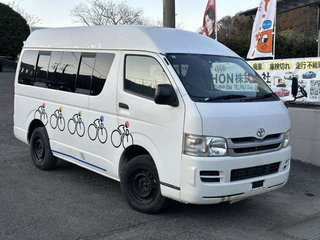 2010 Toyota Hiace – thumbnail 2