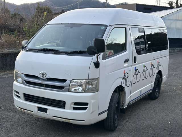 2010 Toyota Hiace – thumbnail 4