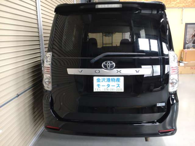 2009 Toyota Voxy – thumbnail 4