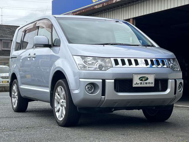 2009 Mitsubishi Delica D:5 – thumbnail 2