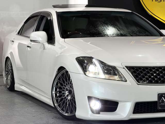 2010 Toyota Crown Athlete – thumbnail 3