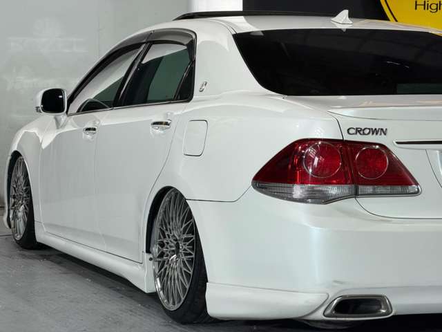 2010 Toyota Crown Athlete – thumbnail 4