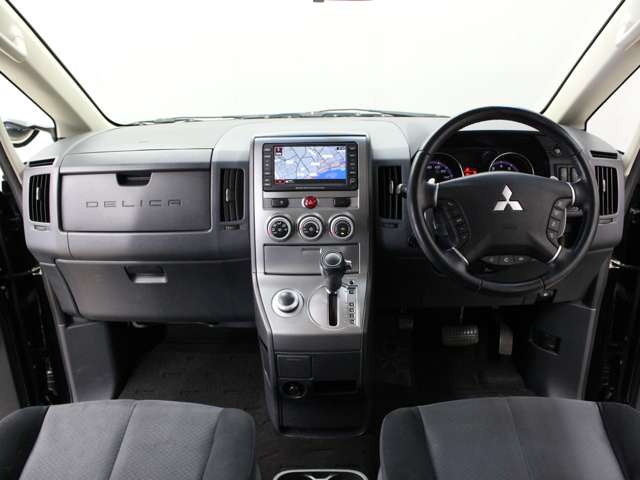 2009 Mitsubishi Delica D:5 – thumbnail 2