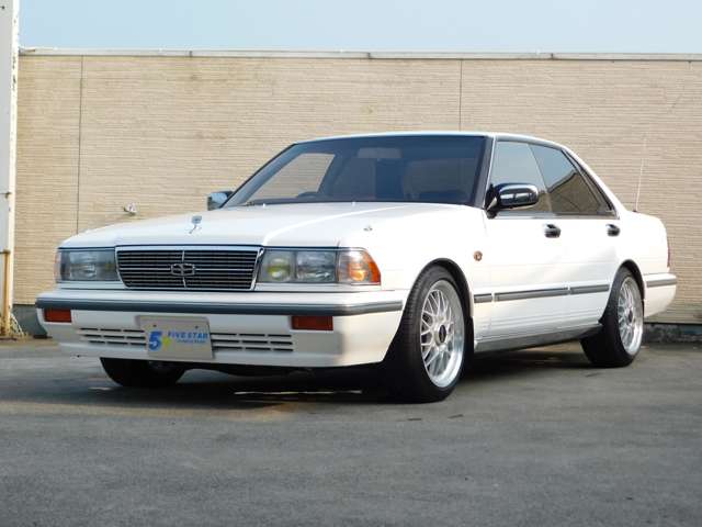 1989 Nissan Gloria – thumbnail 2