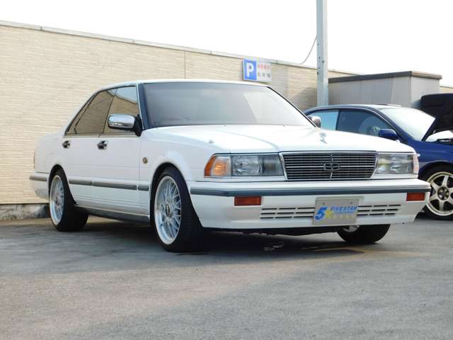1989 Nissan Gloria – thumbnail 4