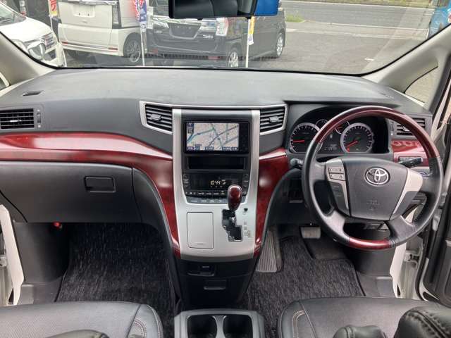 2009 Toyota Alphard – thumbnail 2