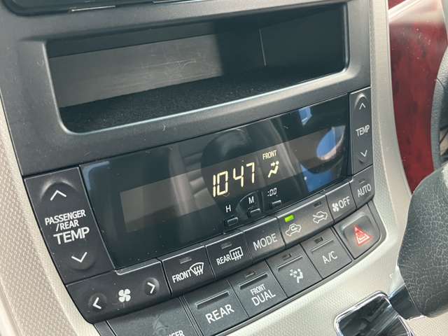 2009 Toyota Alphard – thumbnail 4