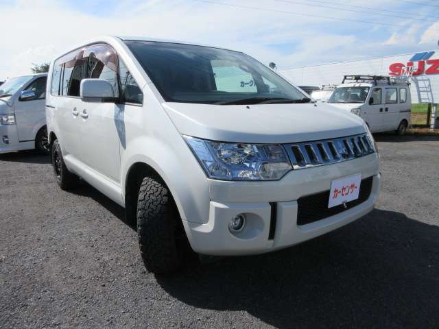 2008 Mitsubishi Delica D:5 – thumbnail 2