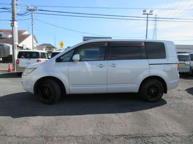 2008 Mitsubishi Delica D:5 – thumbnail 4