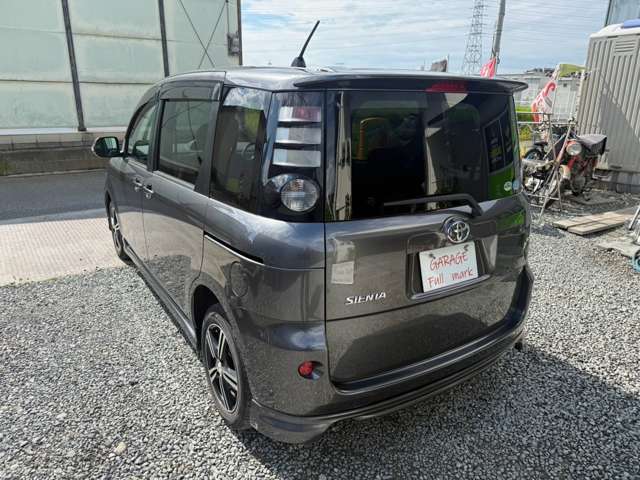 2010 Toyota Sienta – thumbnail 4