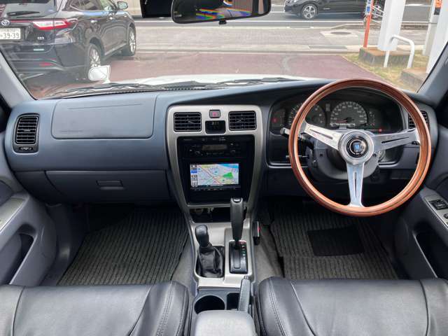 2000 Toyota Hilux Surf – thumbnail 4