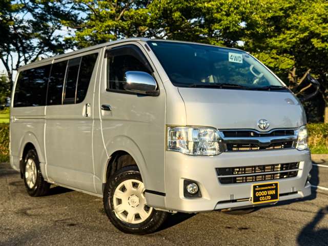 2011 Toyota Hiace – thumbnail 3