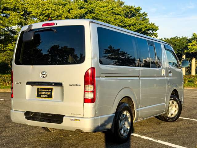 2011 Toyota Hiace – thumbnail 4