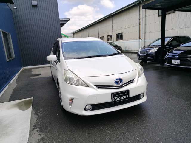 2011 Toyota Prius Alpha – thumbnail 3