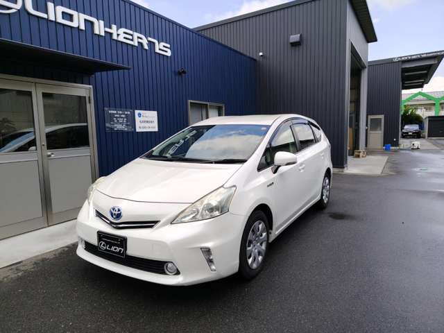 2011 Toyota Prius Alpha – thumbnail 4