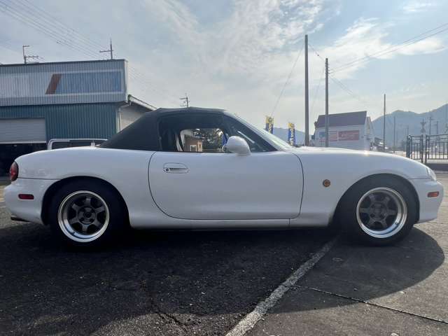 2005 Mazda Roadster – thumbnail 3