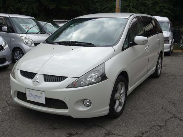 2005 Mitsubishi Grandis – thumbnail 2
