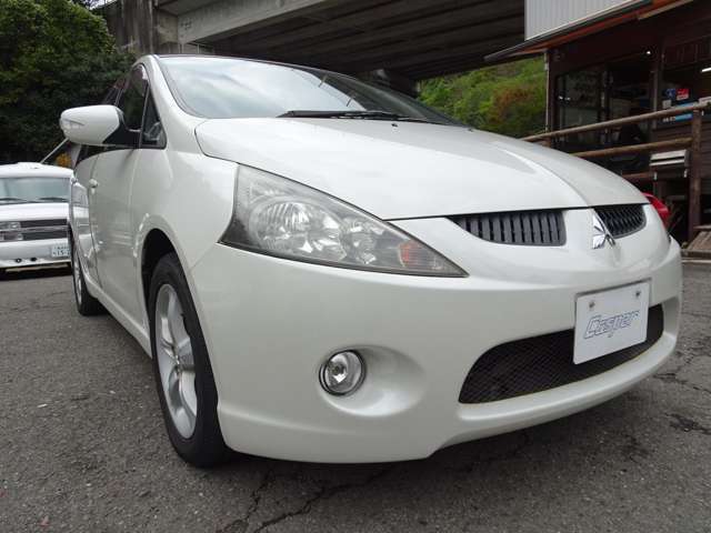 2005 Mitsubishi Grandis – thumbnail 4