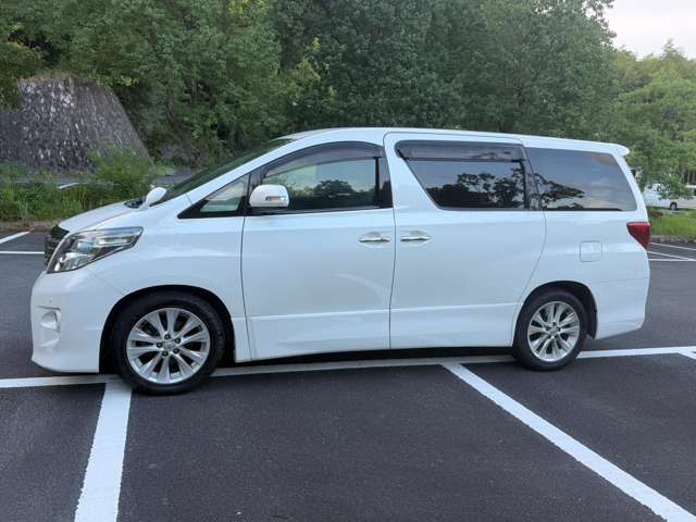 2011 Toyota Alphard – thumbnail 4