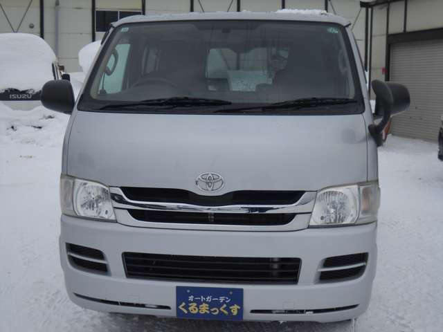 2008 Toyota Regius Ace – thumbnail 2
