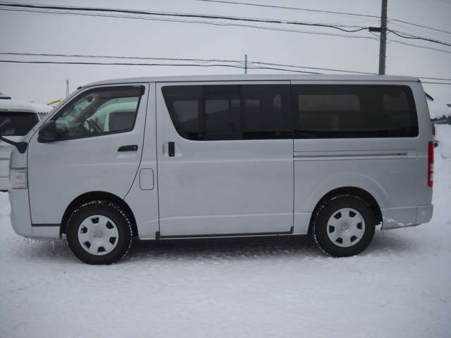 2008 Toyota Regius Ace – thumbnail 3